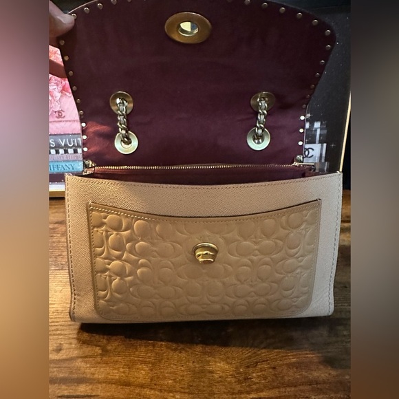 👜 Coach Parker Convertible Shoulder Bag – Beige  with Signature C Embossing - Picture 8 of 11